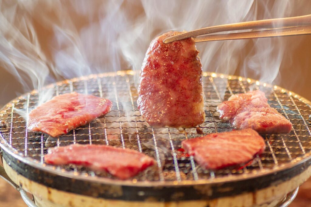 炭火で焼くお肉は絶品です！